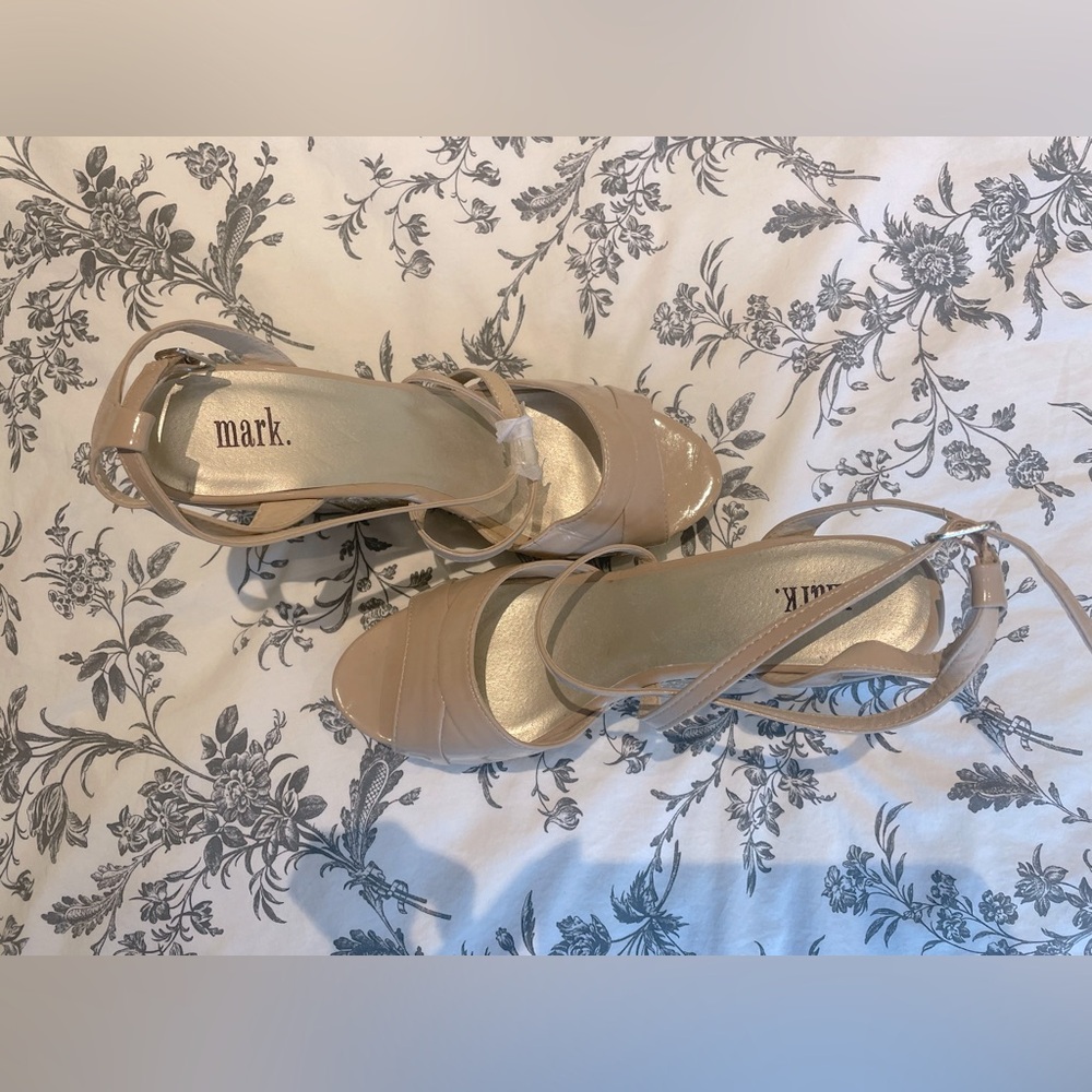 NEVER BEEN WORN MARK. SANDAL WEDGES